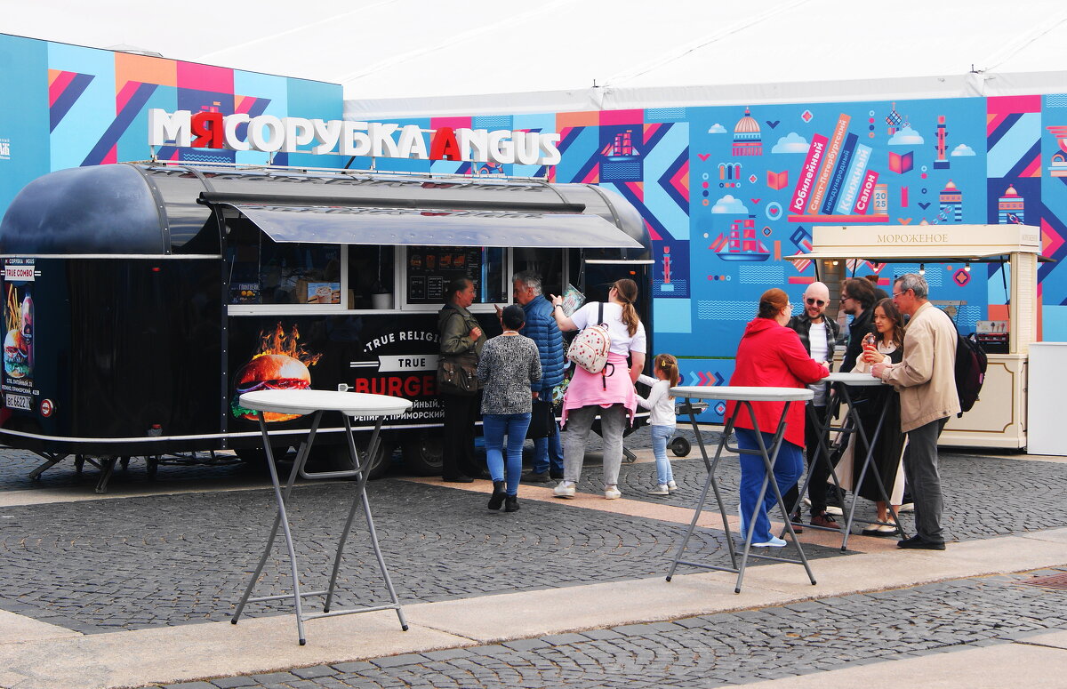 Книжный Салон - Виктор Никитенко Книжный Салон - Виктор Никитенко