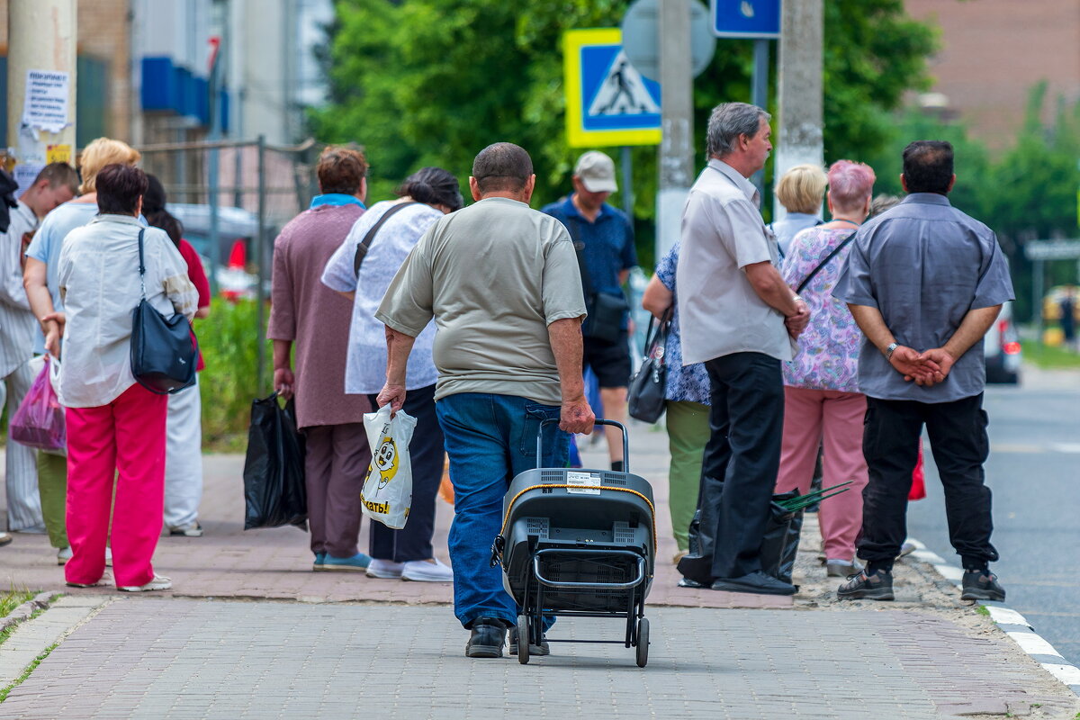 Дачник с перевозным телевизором. - Анатолий. Chesnavik. Дачник с перевозным телевизором. - Анатолий. Chesnavik.