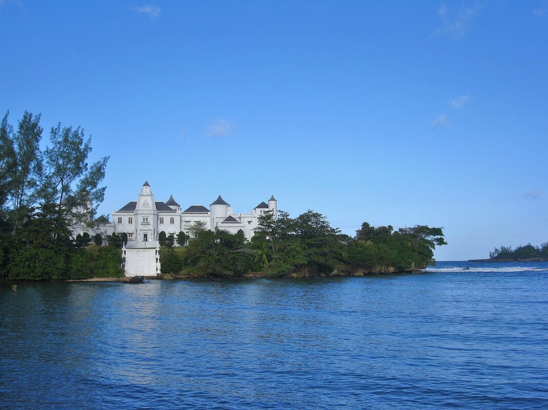 Замок Трезубец на Ямайке. - unix (Илья Утропов) Замок Трезубец на Ямайке. - unix (Илья Утропов)