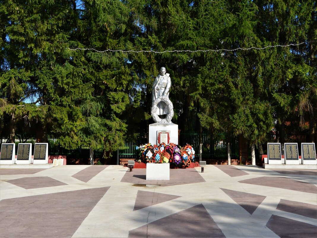 Ядрин. Мемориал воинам-землякам, погибшим в Великую Отечественную войну. - Пётр Чернега Ядрин. Мемориал воинам-землякам, погибшим в Великую Отечественную войну. - Пётр Чернега