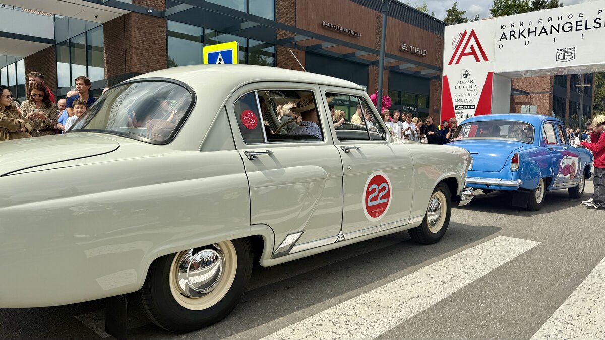 Неустаревающая классика: ретроралли в «Архангельское Аутлет» - Арина Невская Неустаревающая классика: ретроралли в «Архангельское Аутлет» - Арина Невская