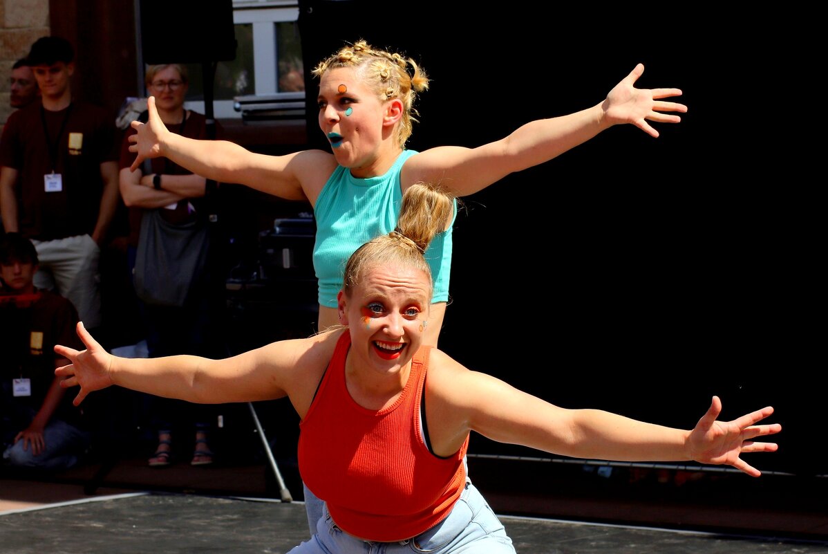 Мы к вам заехали на час. Привет! Бонжур! Хэлло! - Юрий. Шмаков
