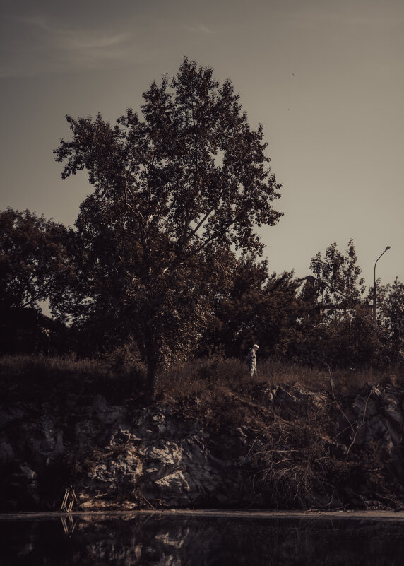 Человек у дерева - Ярослав Теплов