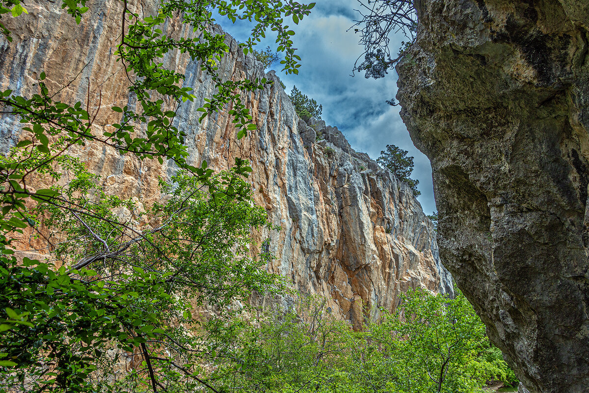 Проход в горах - Юрий Яловенко