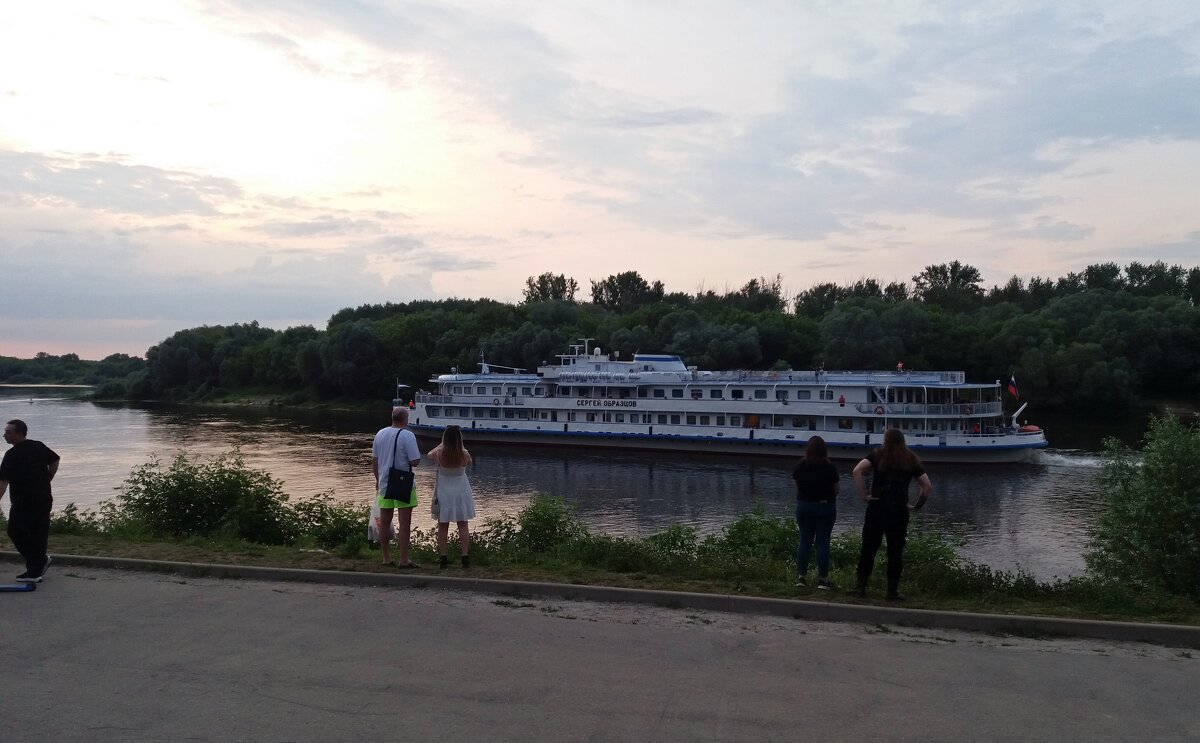 Вверх по течению Оки отправился Сергей Образцов - Galina Solovova Вверх по течению Оки отправился Сергей Образцов - Galina Solovova