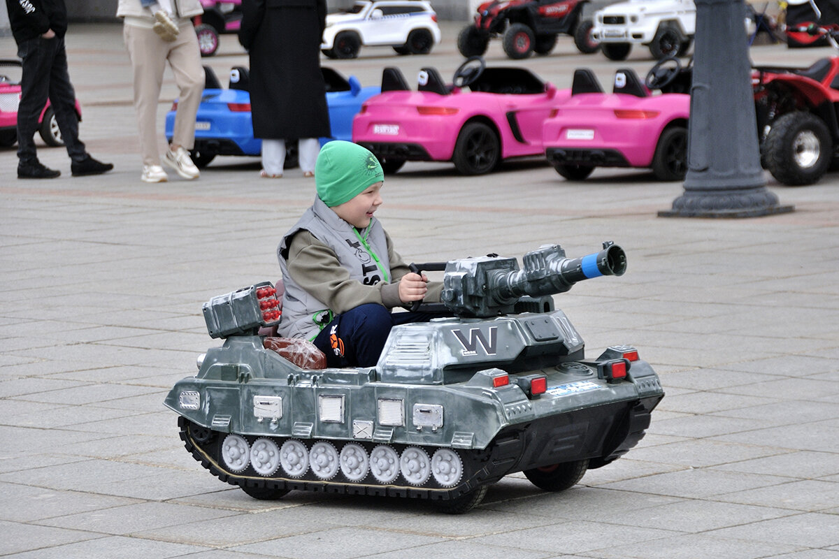 Играют мальчики в войну - Марина Виноградова