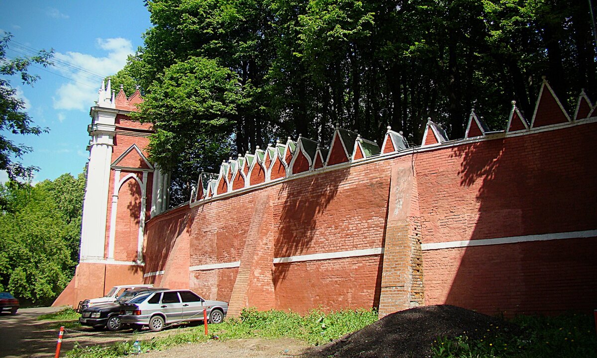 Крепостная стена в усадьбе Михалково - Анатолий Колосов