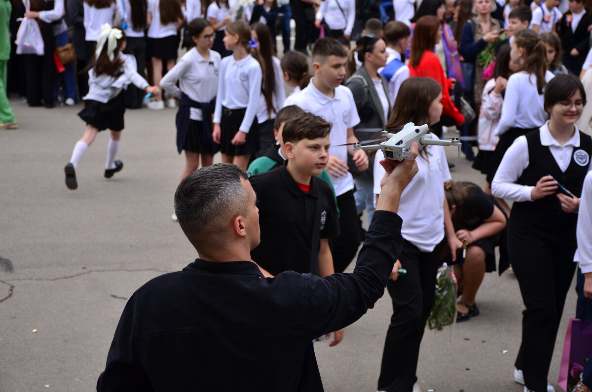 На последний звонок ! - александр донченко На последний звонок ! - александр донченко