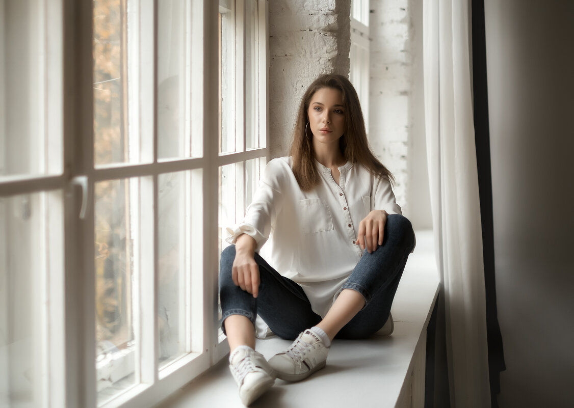 У окна - Александр 