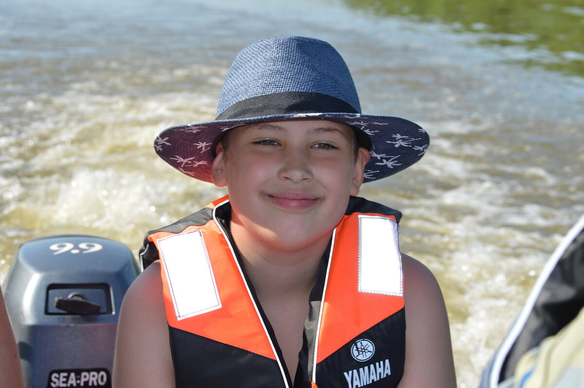 Путешествие на лодке - Татьяна Лютаева