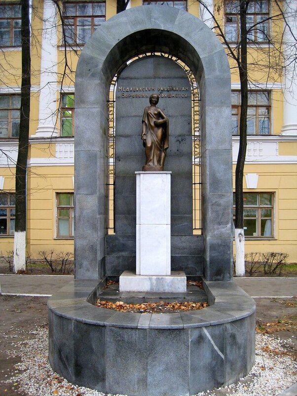 Памятник медработникам Воронежа (фото 2008 г.) - Татьяна Машошина Памятник медработникам Воронежа (фото 2008 г.) - Татьяна Машошина