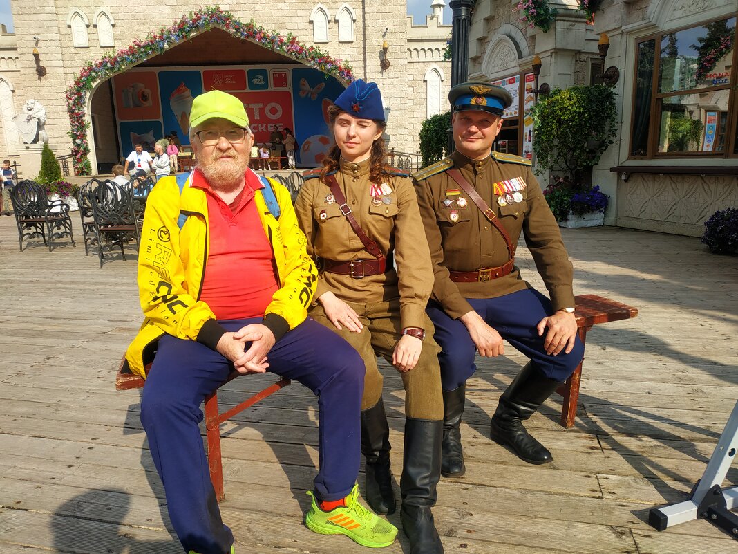 Они занимаются реконструкцией истории - Андрей Лукьянов