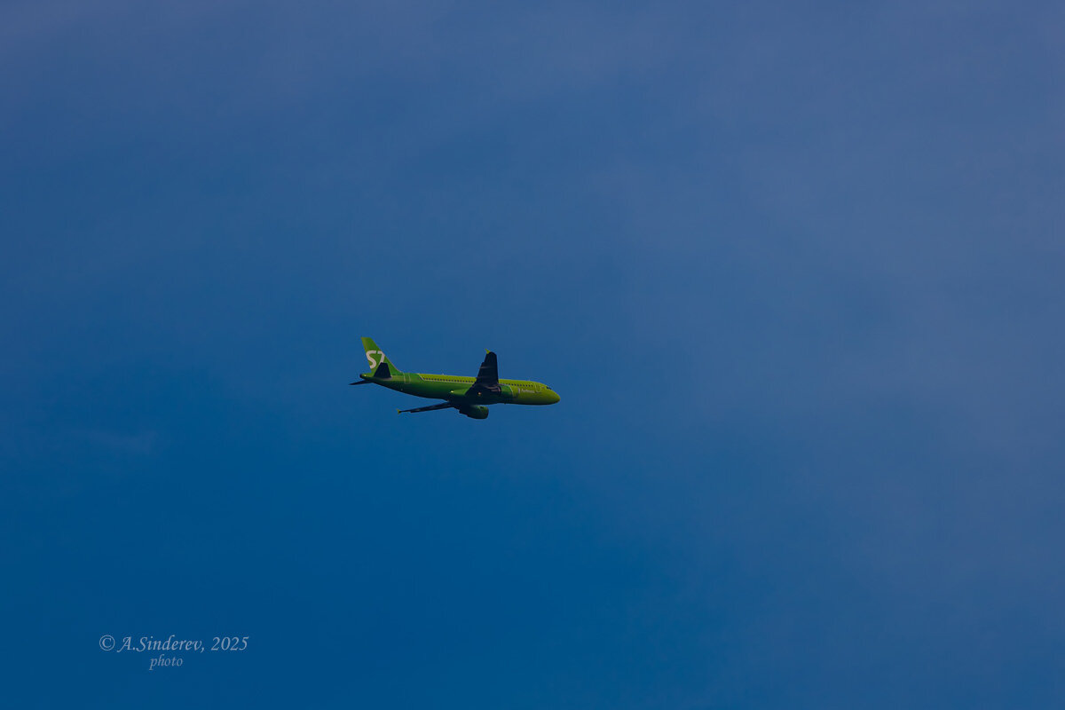 Зелёный самолёт в небе - Александр Синдерёв