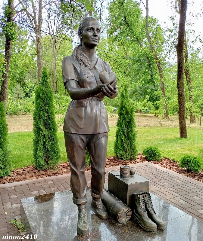 Памятник волонтёру СВО - Нина Бутко Памятник волонтёру СВО - Нина Бутко