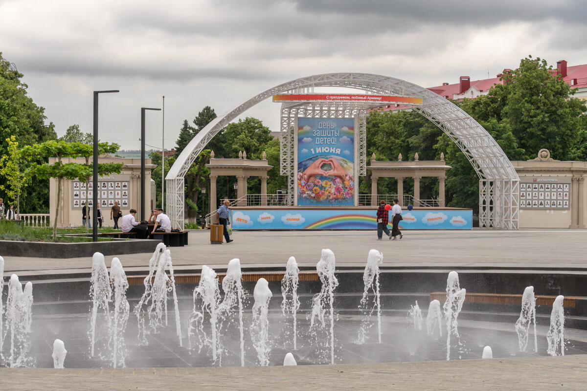 Центральная площадь в Армавире - Игорь Сикорский Центральная площадь в Армавире - Игорь Сикорский