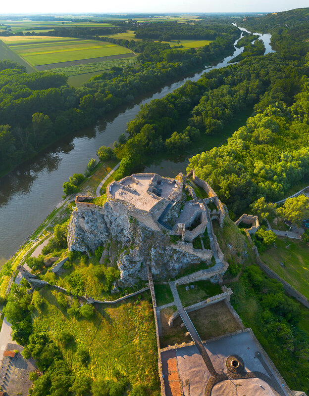 Замок Девин - Сергей Титов Замок Девин - Сергей Титов