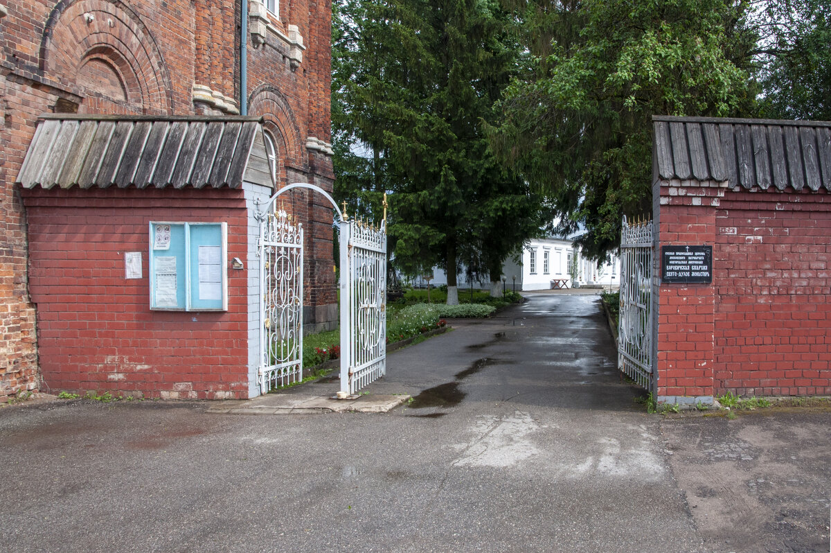 Боровичский Свято-Духов монастырь, Главный вход в монастырь - Gen Боровичский Свято-Духов монастырь, Главный вход в монастырь - Gen