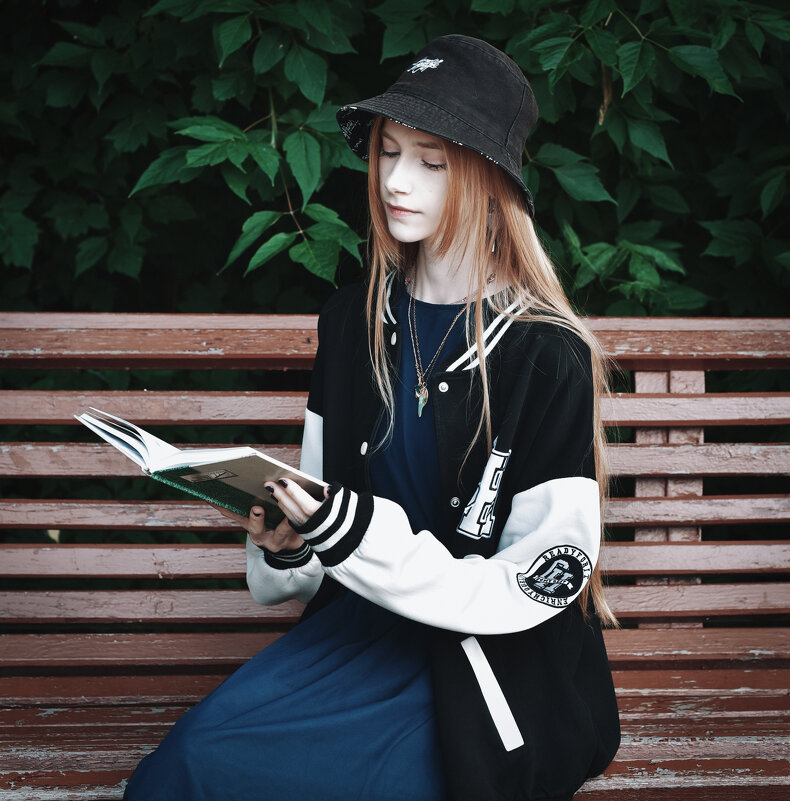 ШКОЛЬНИЦА - ura Зелев