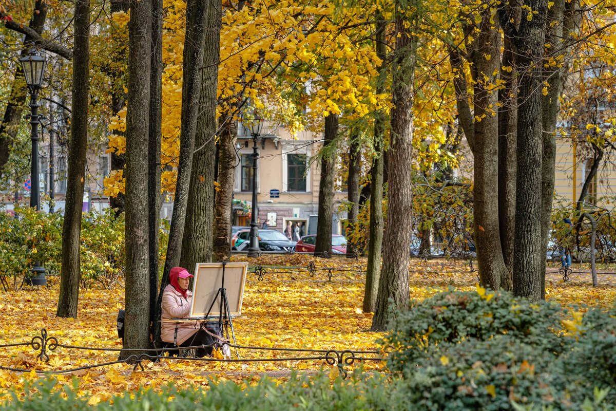 В осеннем сквере - Константин Бобинский