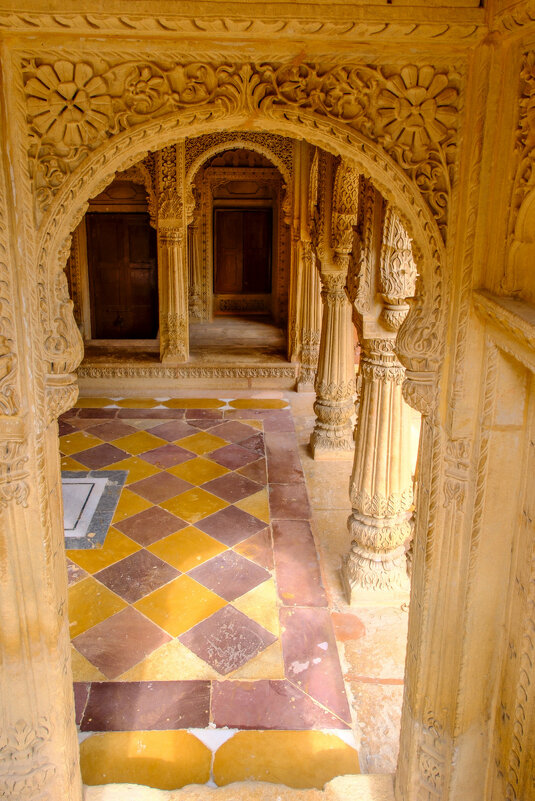 Внутри джайнского храма Лодарва Паршванатх - Георгий А Внутри джайнского храма Лодарва Паршванатх - Георгий А