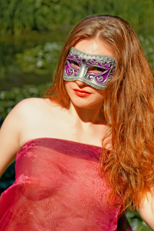 В маске - And I go