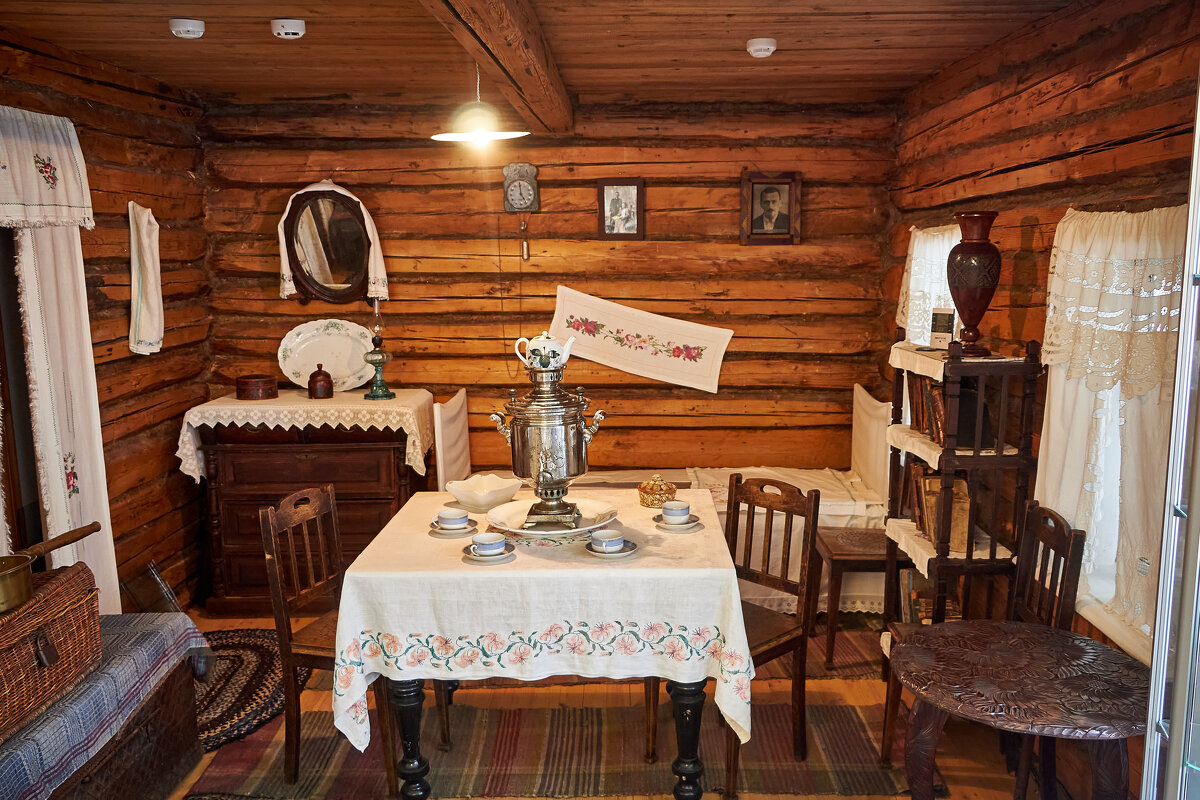 В историко-художественном музее, Семёнов - Алексей Р. В историко-художественном музее, Семёнов - Алексей Р.