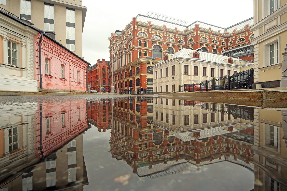 Голутвинский переулок - Михаил Бибичков