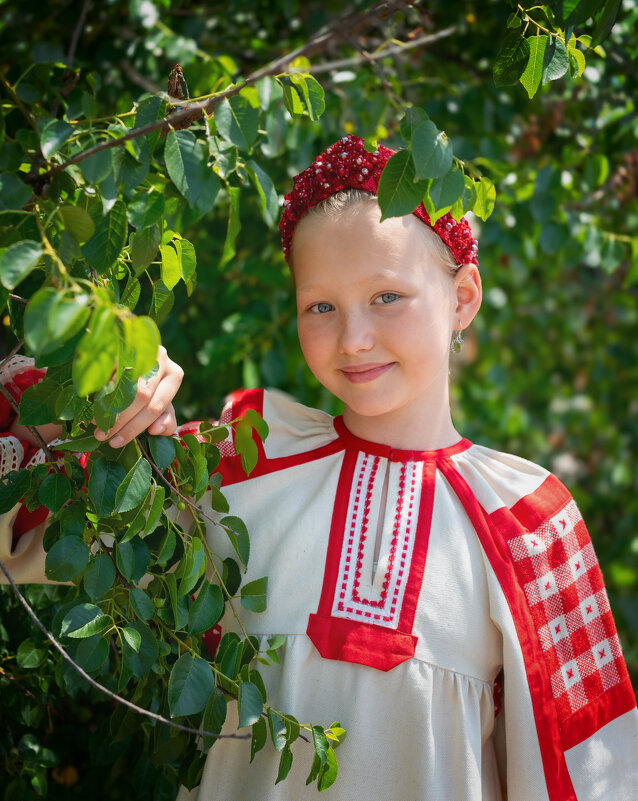 Портрет девочки в Славянском наряде - Геннадий Б