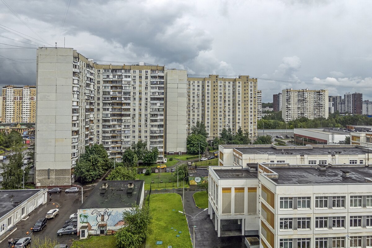 Дождливо в городе - Валерий Иванович Дождливо в городе - Валерий Иванович
