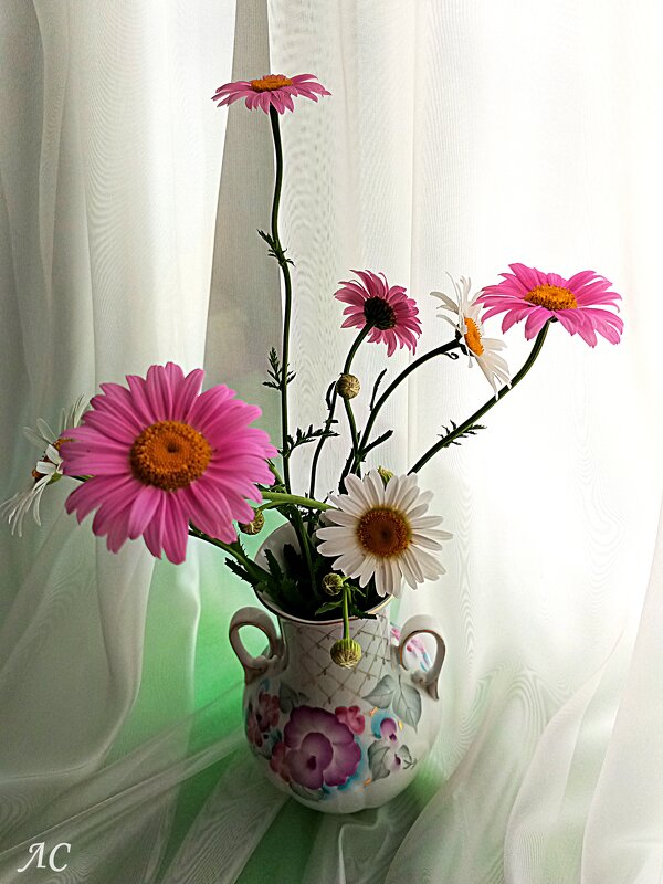 Цветы в букете - Любовь Сахарова