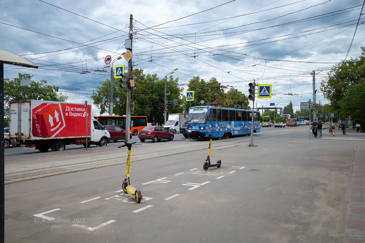 Движение на городской улице - Александр Синдерёв