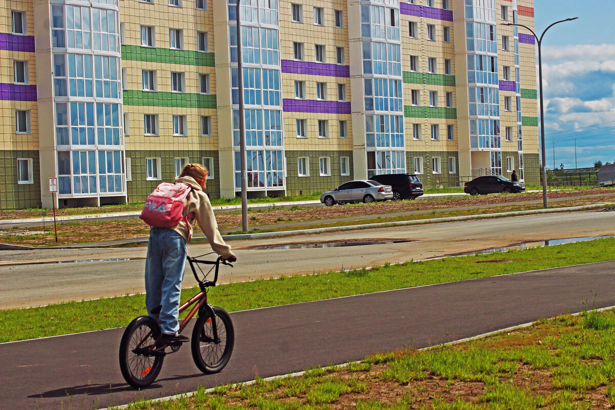 Июнь...  Юный велоакробат - Владимир 