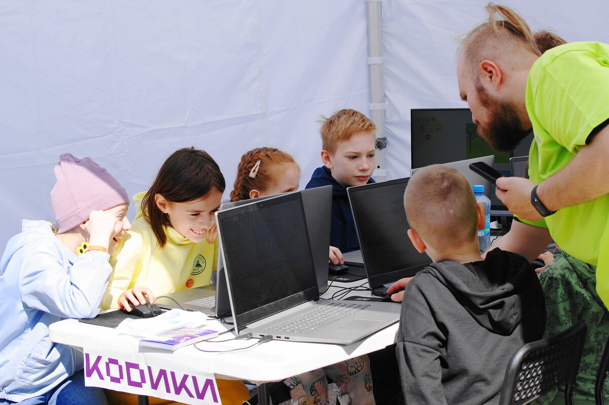 *** - Виктор Никитенко