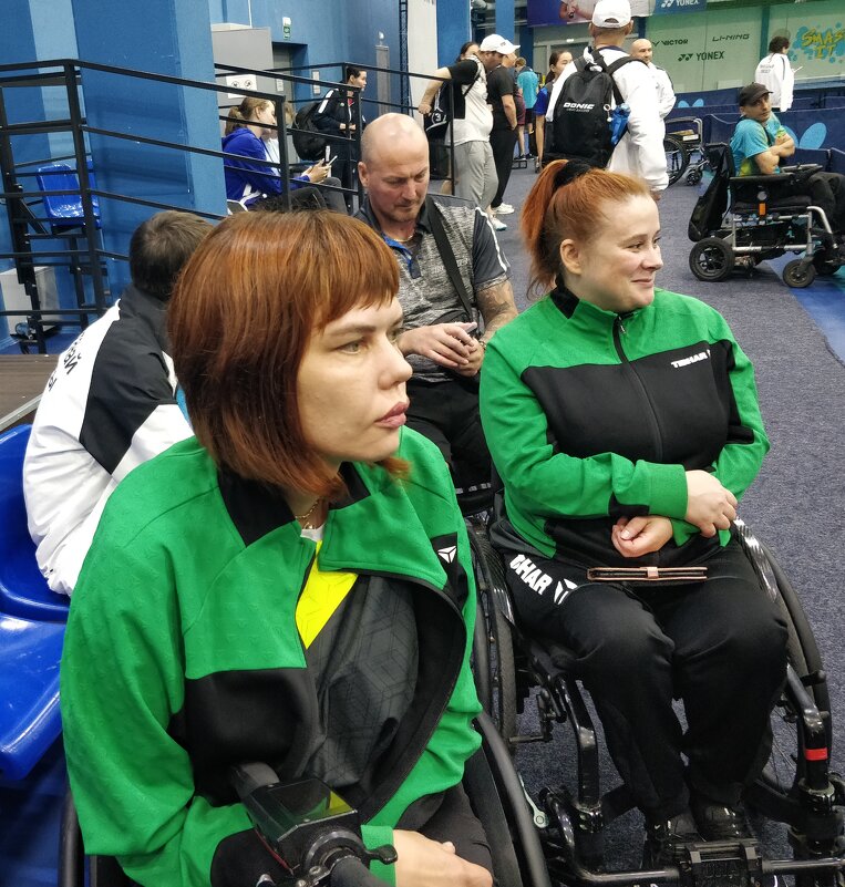 Девушки,подруги - Андрей Хлопонин