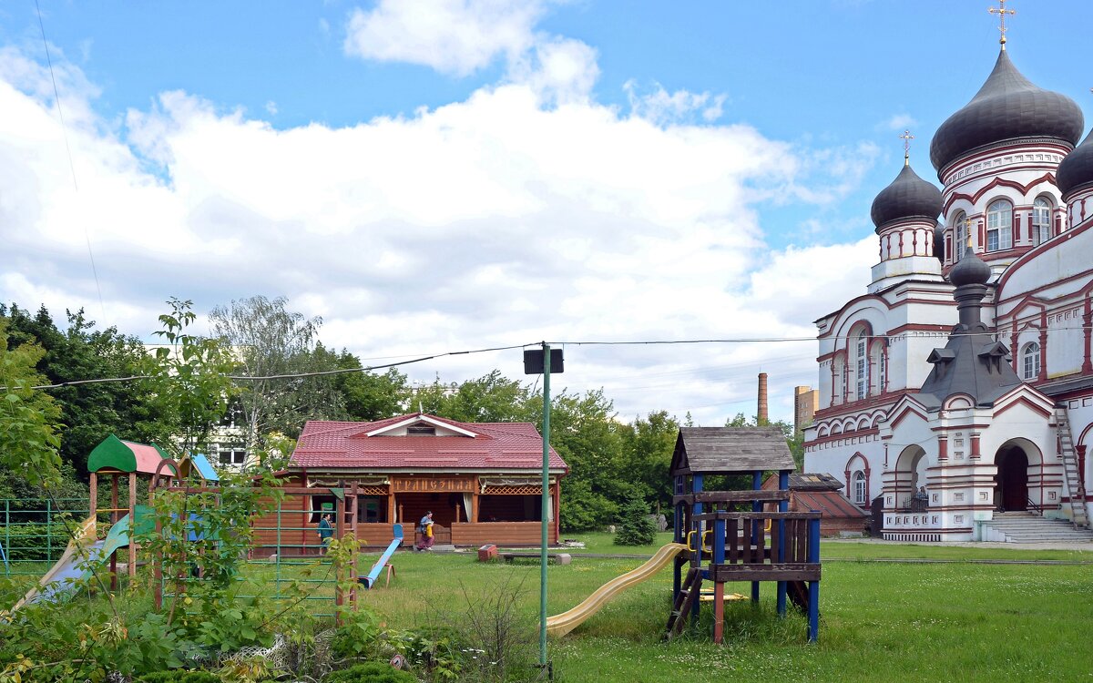 Территория храма великомученика Димитрия Солунского на Благуше. - Oleg4618 Шутченко