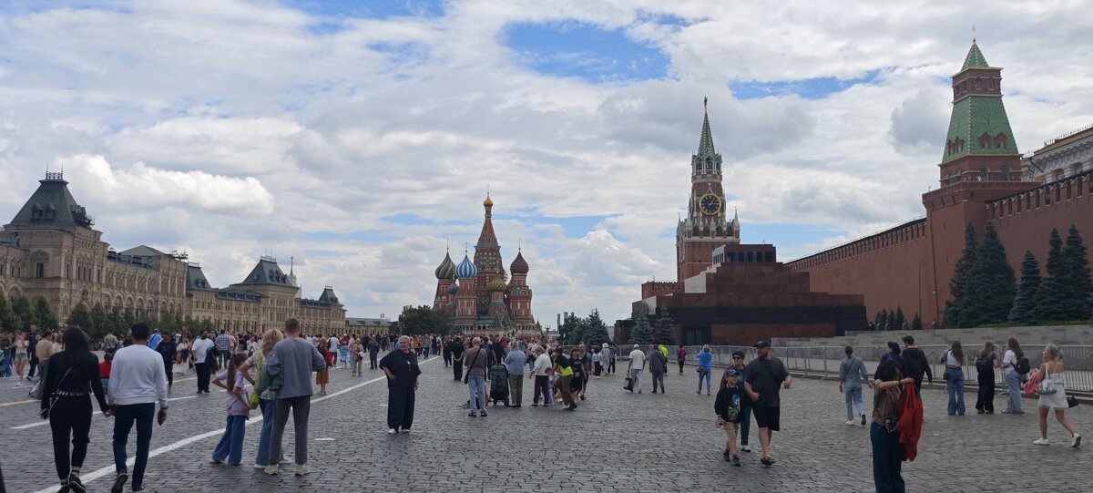 На Красной площади - <<< Наташа >>>