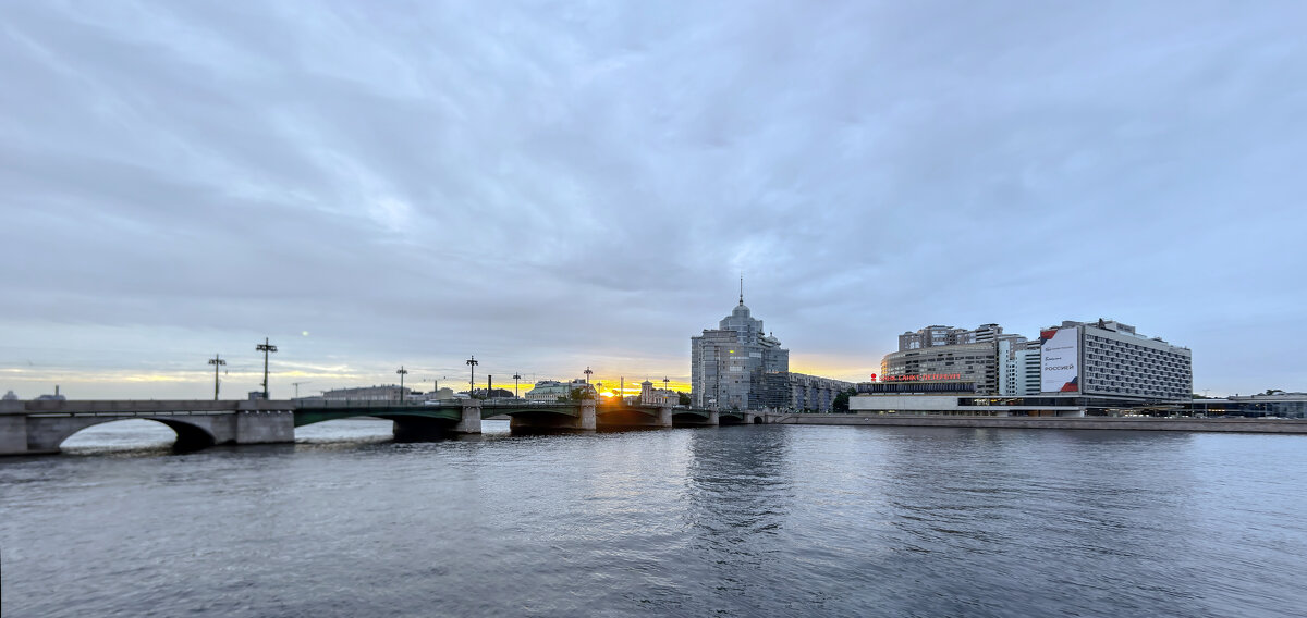 На рассвете - Дмитрий Иванов