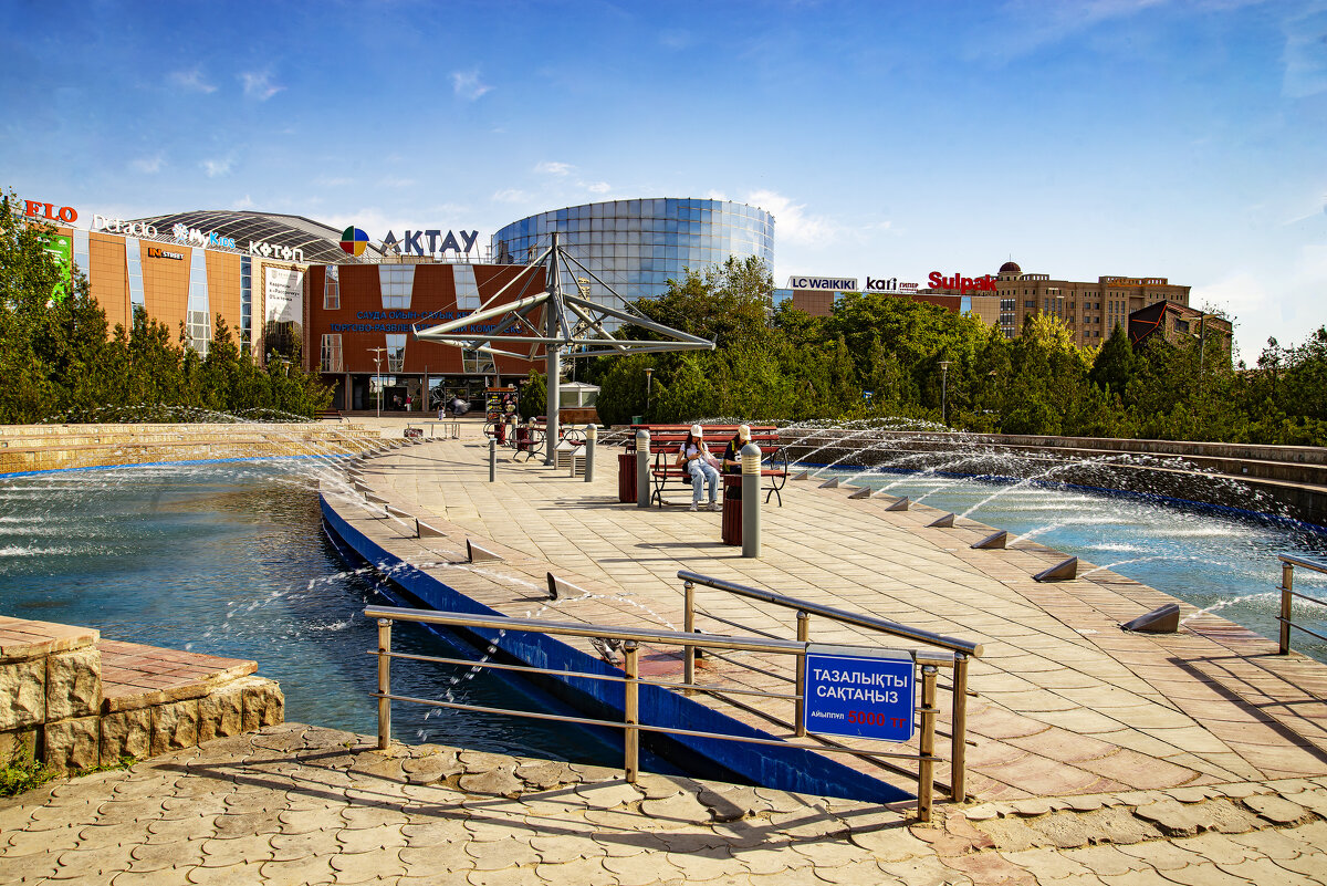 У фонтана - Анатолий Чикчирный