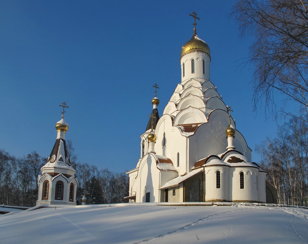 Храм на соднце, но зимой и давно - Александр Чеботарь
