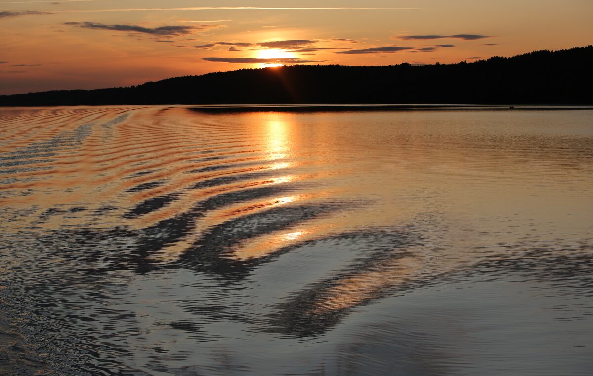 И  Волга машет мне рукой... - liudmila drake