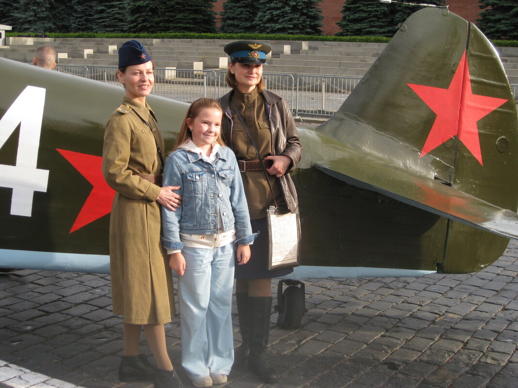 У самолёта легендарного - Дмитрий Никитин