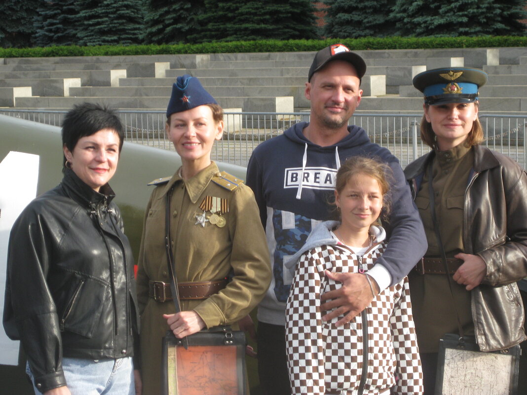 У самолёта легендарного - Дмитрий Никитин