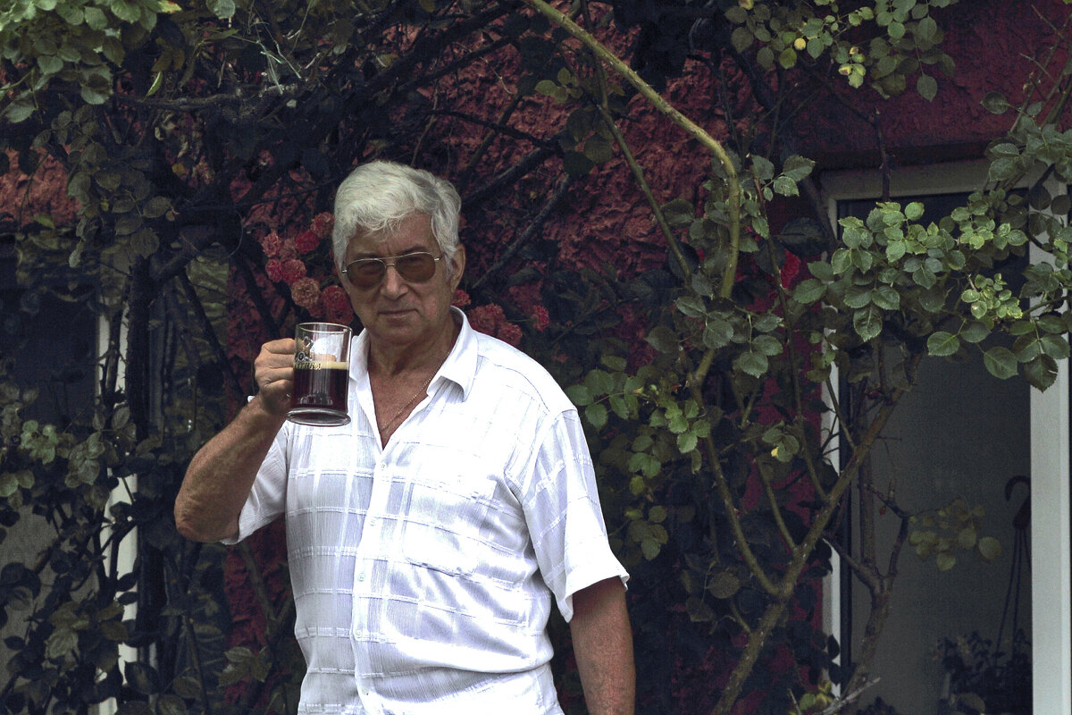 Любитеь тёмного пива - Юрий Гайворонскiий