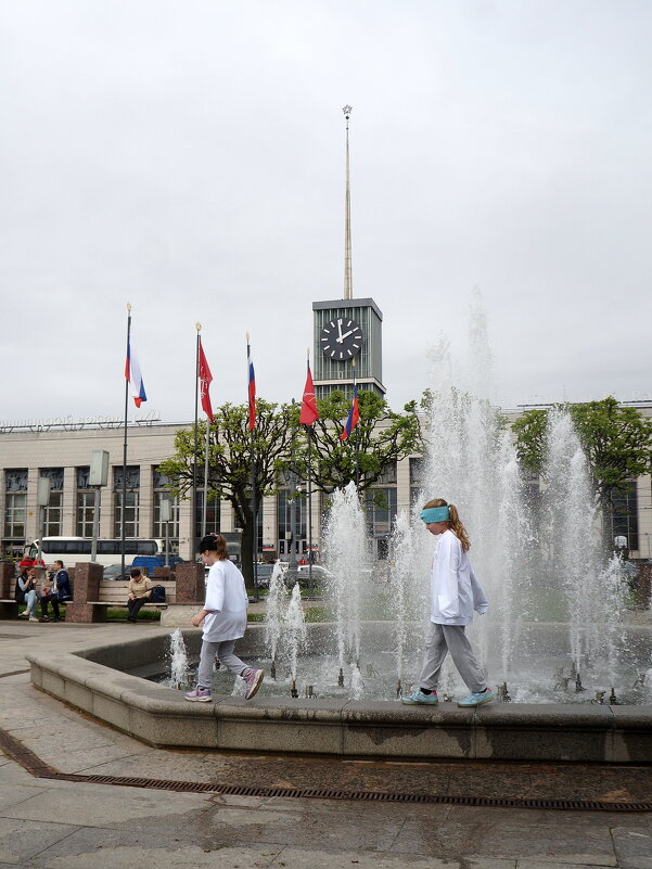 фонтан у Финляндского вокзала - zavitok *