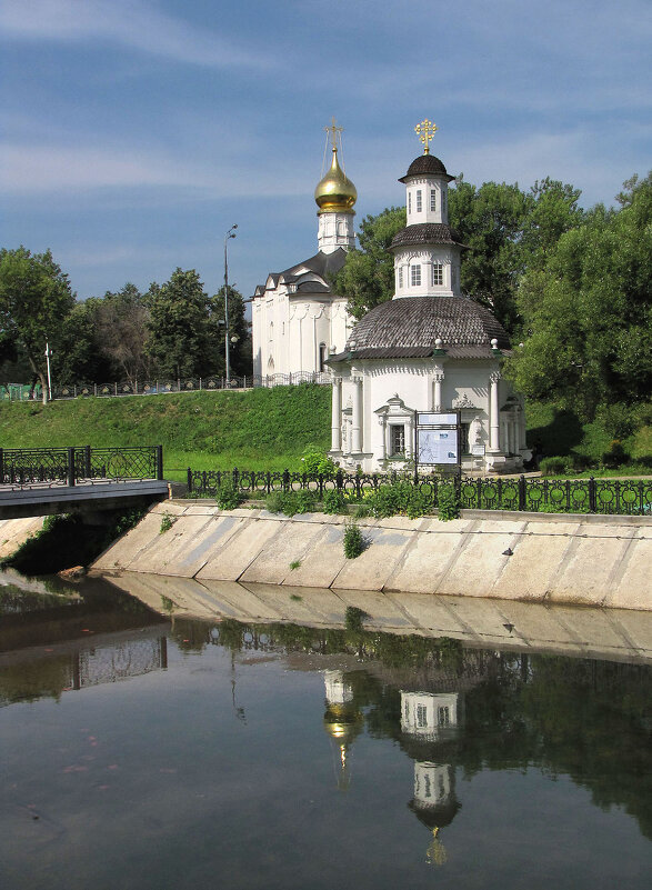 Введенская церковь и Часовня Пятницкого колодца - Александр Ильчевский Введенская церковь и Часовня Пятницкого колодца - Александр Ильчевский