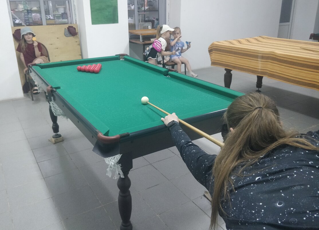 Дети смотрят на игру - Андрей Хлопонин Дети смотрят на игру - Андрей Хлопонин