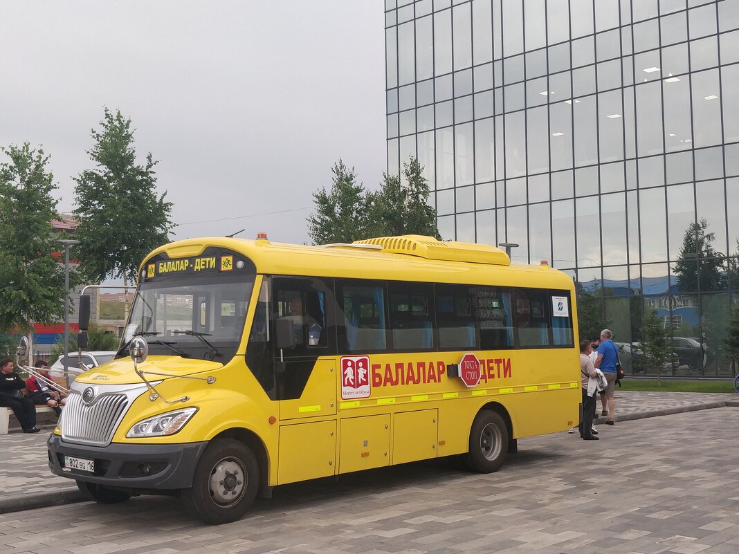 Школьный автобус - Андрей Хлопонин Школьный автобус - Андрей Хлопонин