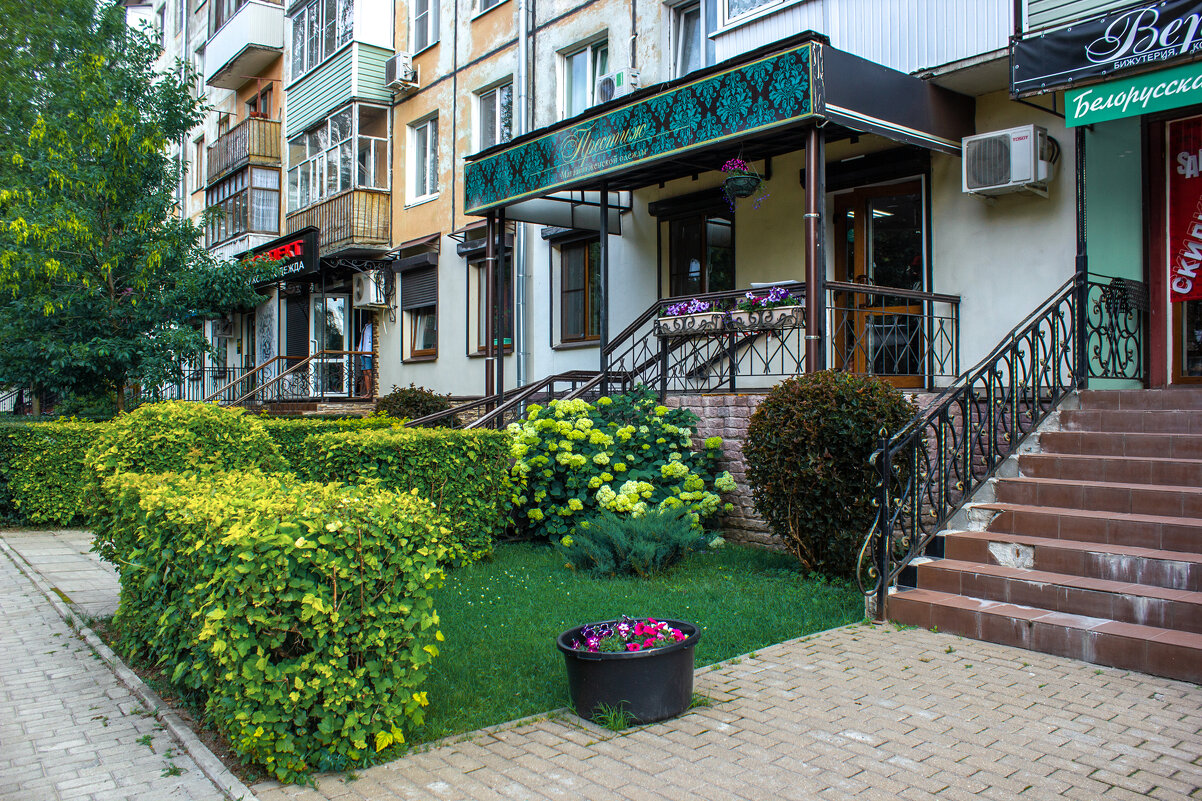 У крылечка. - Михаил "Skipper" У крылечка. - Михаил "Skipper"