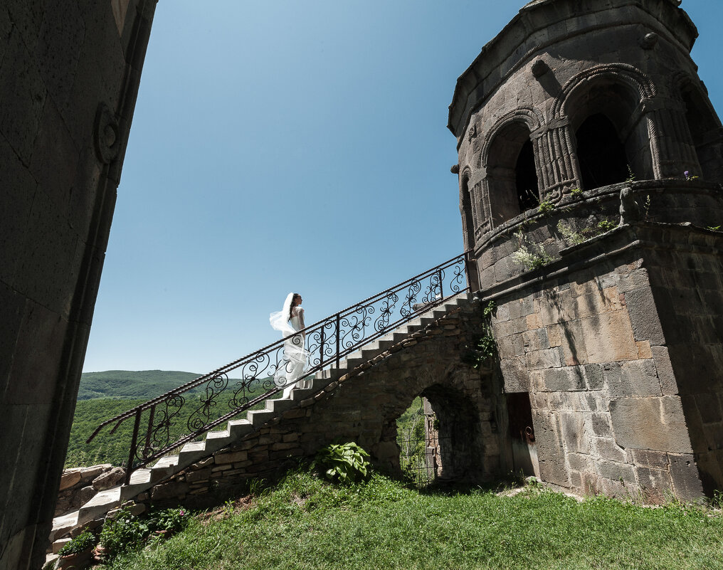 Lana - Батик Табуев