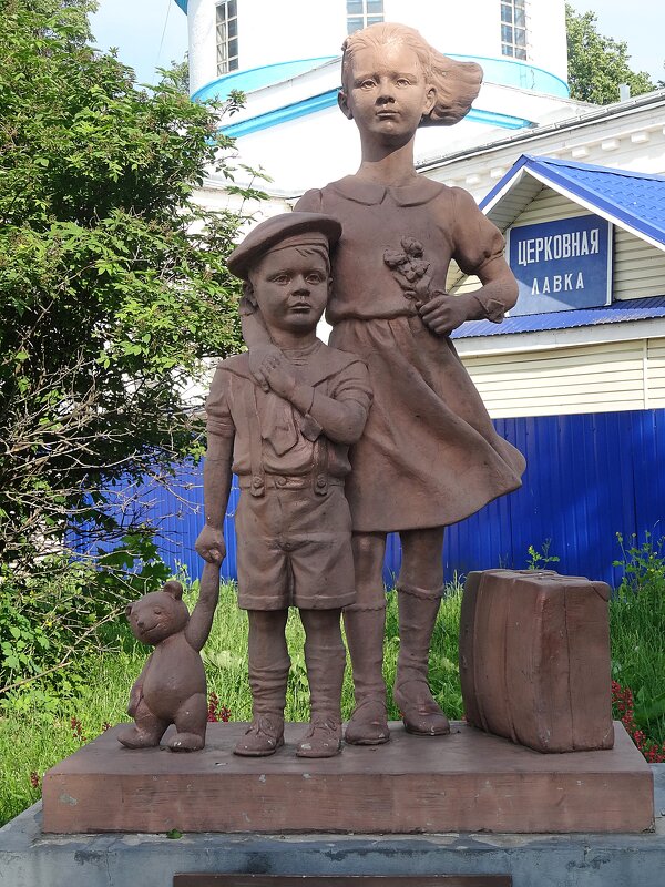 Памятник «Ленинград-Нолинск» - Лидия Бусурина